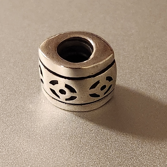 Retired Pandora Sterling Silver Open Circle charm bead - Picture 4 of 4